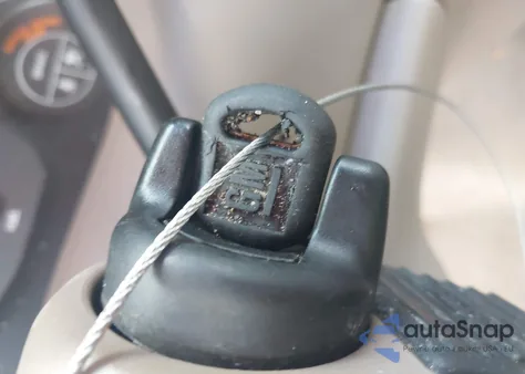 2002 Buick Century Custom z USA, uszkodzony, nr VIN 2G4WS52J521151796